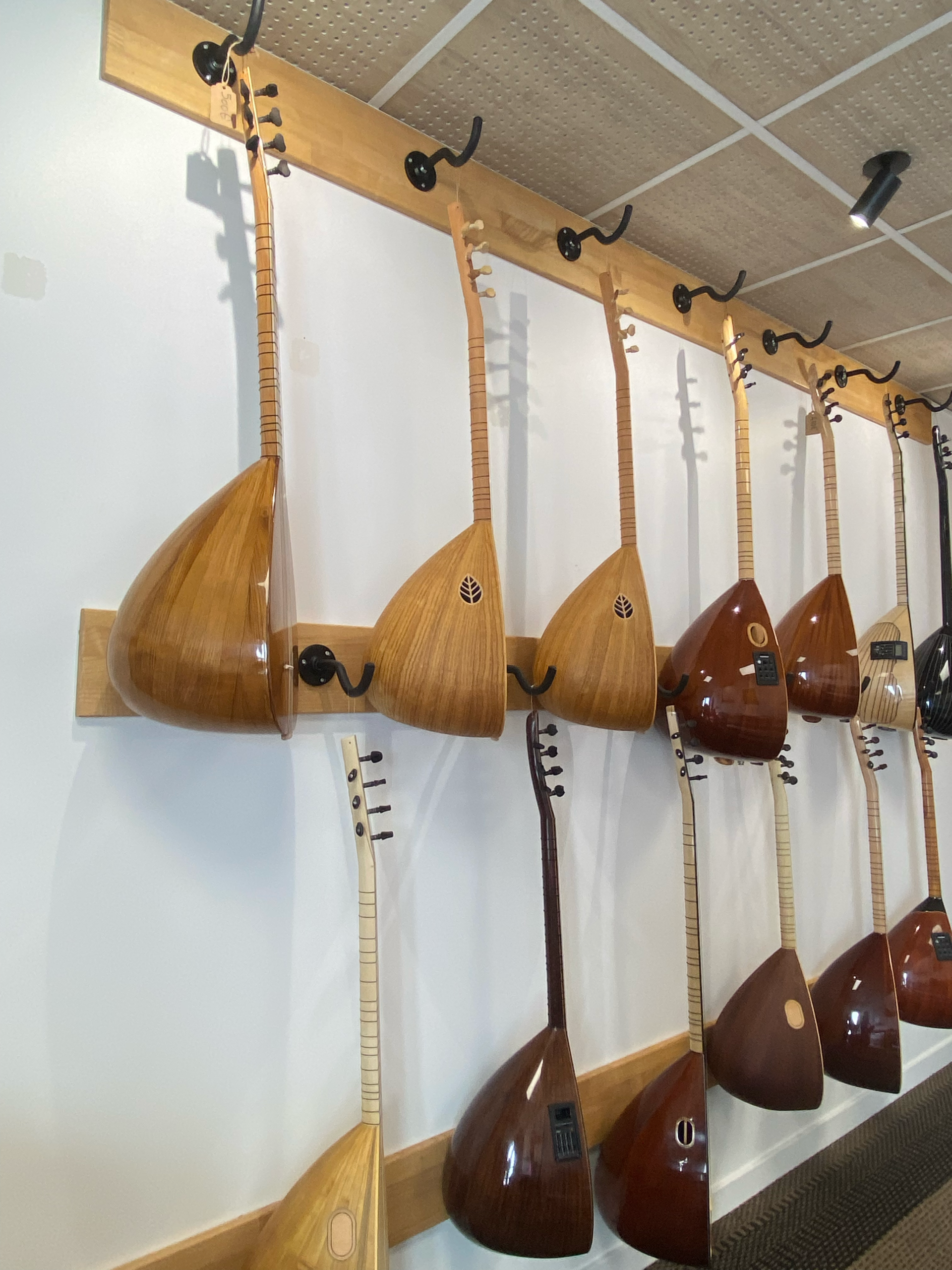Le Saz Paris bağlamaları